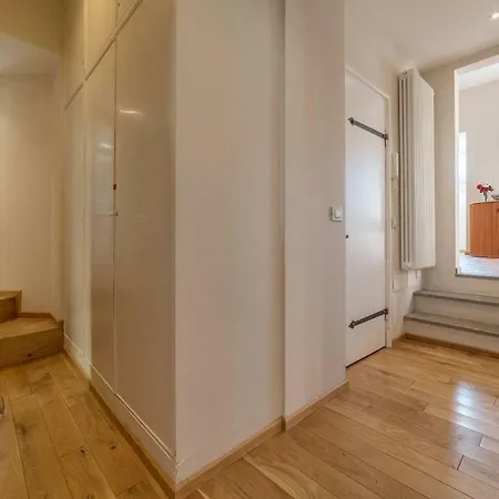 Monti Stunning With Terrace Daire