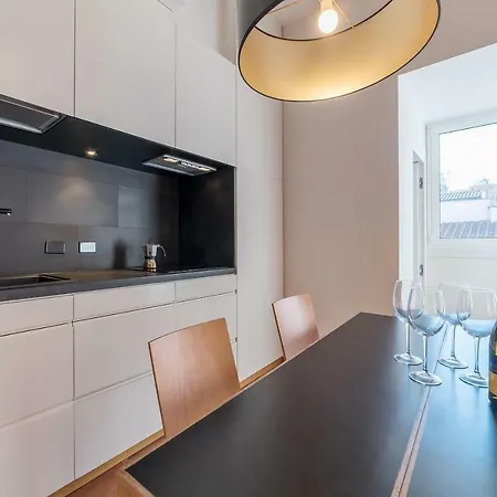 Monti Stunning With Terrace Daire